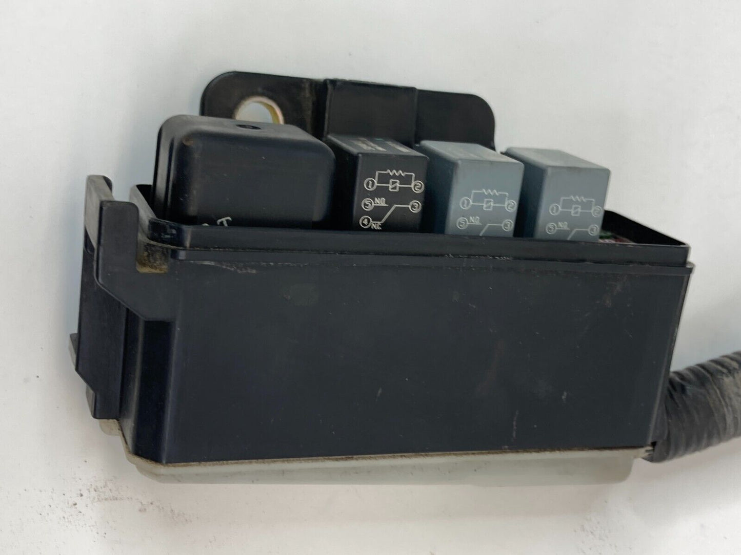 1998-2002 Toyota Corolla 1.8L Engine Fuse Relay Box Fusebox Compartment 1686UMA2