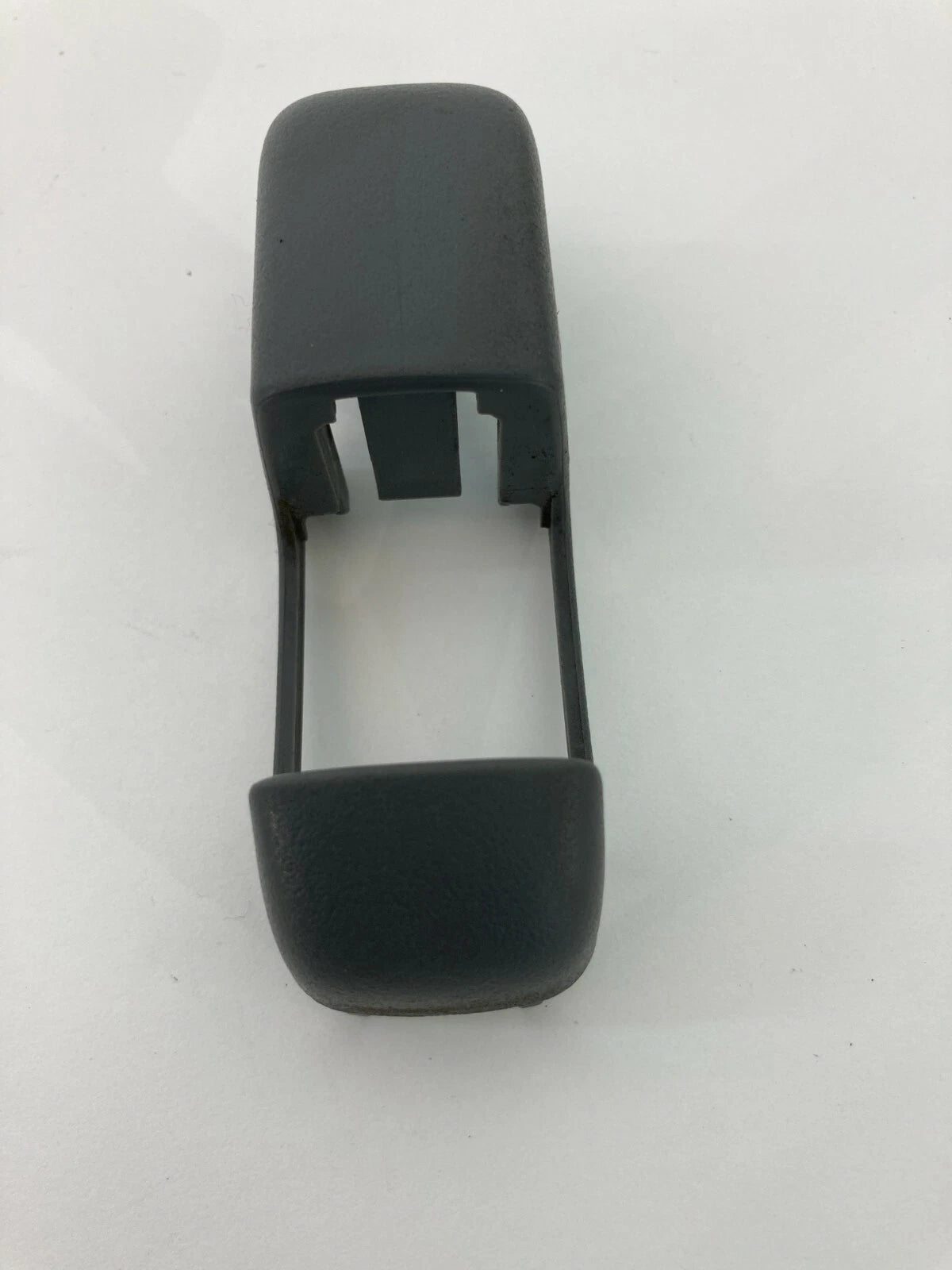 03 04 05 06 KIA SORENTO SEAT BELT UPPER SLIDE HANDLE BOLT TRIM COVER OEM