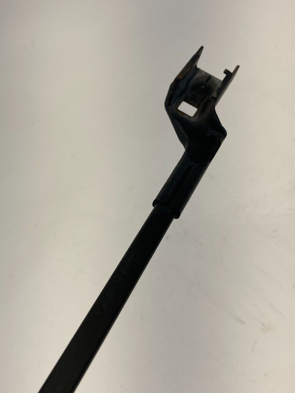 2009-2012 Volkswagen CC Front Right Passenger Side Windshield Wiper Arm OEM