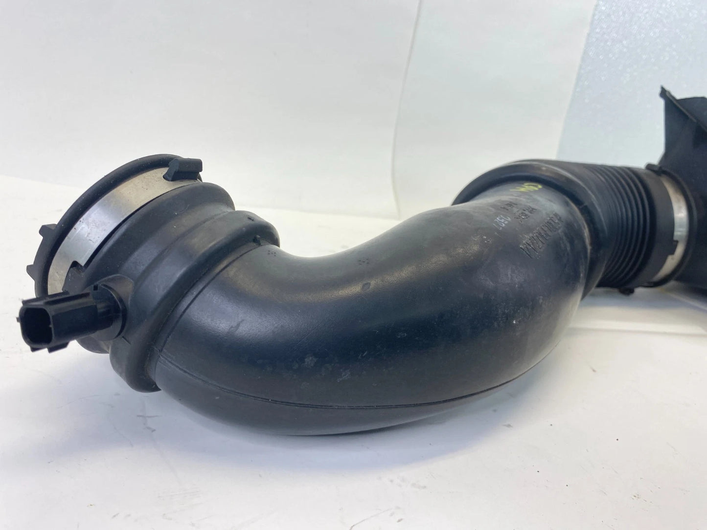 02-07 JEEP LIBERTY 3.7L AIR INTAKE DUCT & UPPER AIR FILTER HOUSING 53013727AA