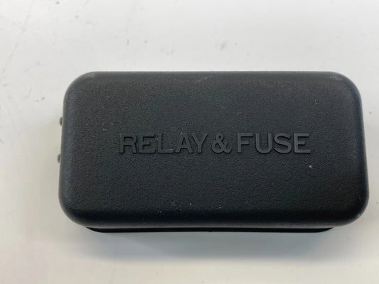 2002 2003 2004 TOYOTA CAMRY 3.0L A/T ENGINE FUSE RELAY BOX COVER CAP OEM