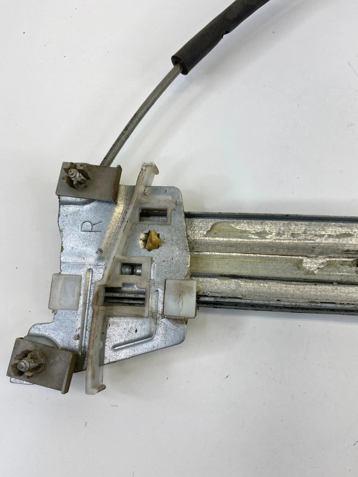 01-07 FORD ESCAPE FRONT RIGHT PASSENGER DOOR WINDOW MOTOR & REGULATOR CM091110B