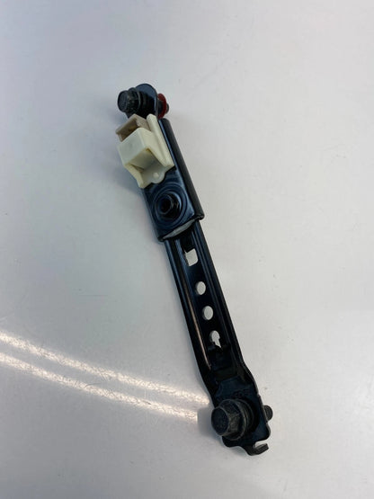 2011-2016 HYUNDAI ELANTRA FRONT SEAT BELT ADJUSTER HEIGHT BRACKET SUPPORT OEM
