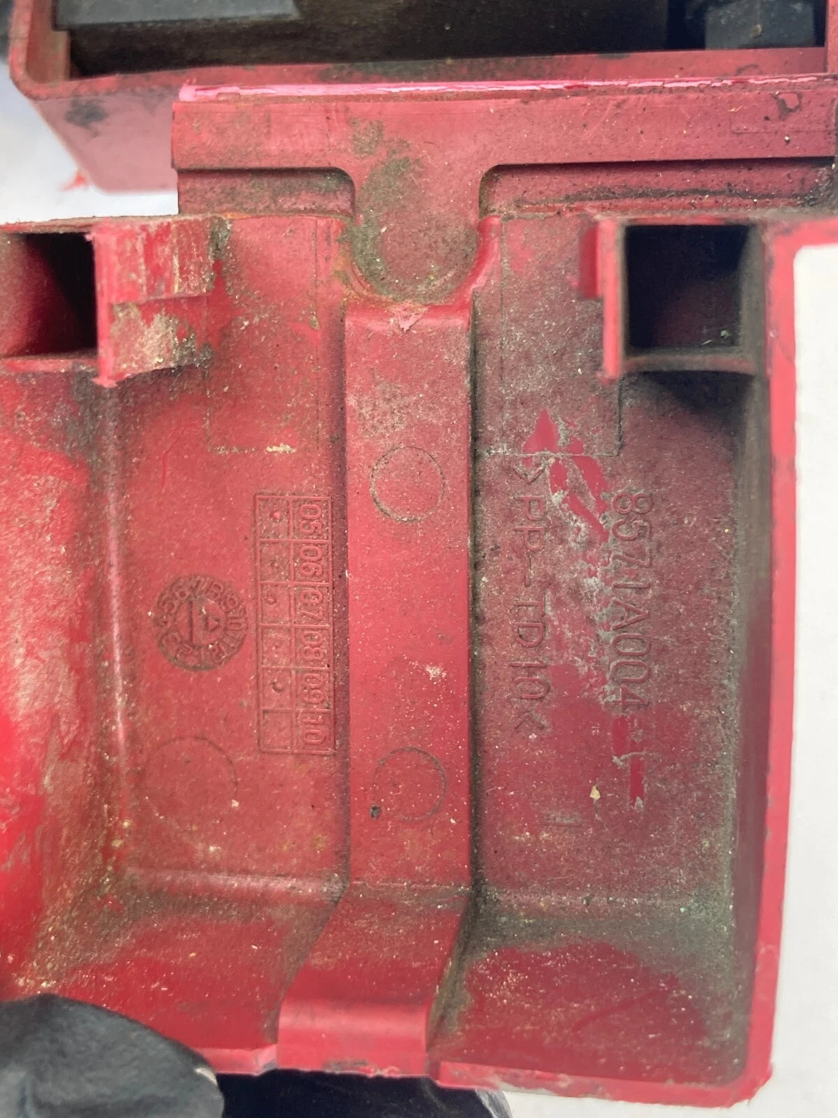 2008-2013 MITSUBISHI OUTLANDER 2.4L L4 16V ENGINE COMPARTMENT FUSE JUNCTION BOX