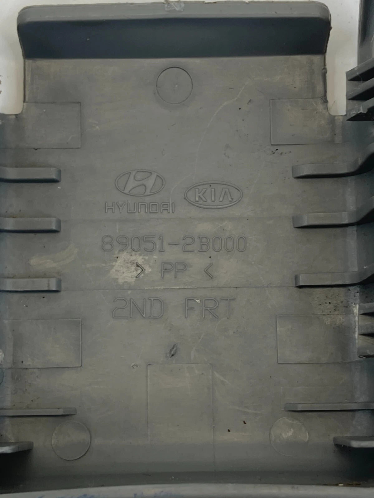 06-09 HYUNDAI SANTA FE FRONT RIGHT PASSENGER SEAT RAIL FOOT COVER OEM 890512B000