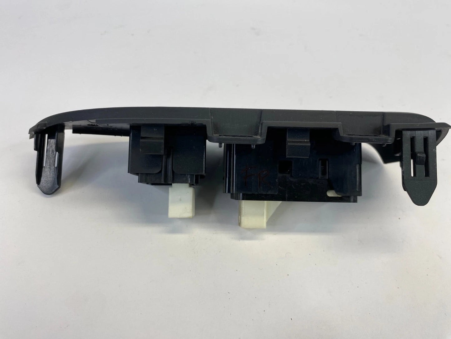 10-15 TOYOTA PRIUS FRONT RIGHT PASSEGER WINDOW SWITCH BEZEL TRIM 74231-47120 OEM