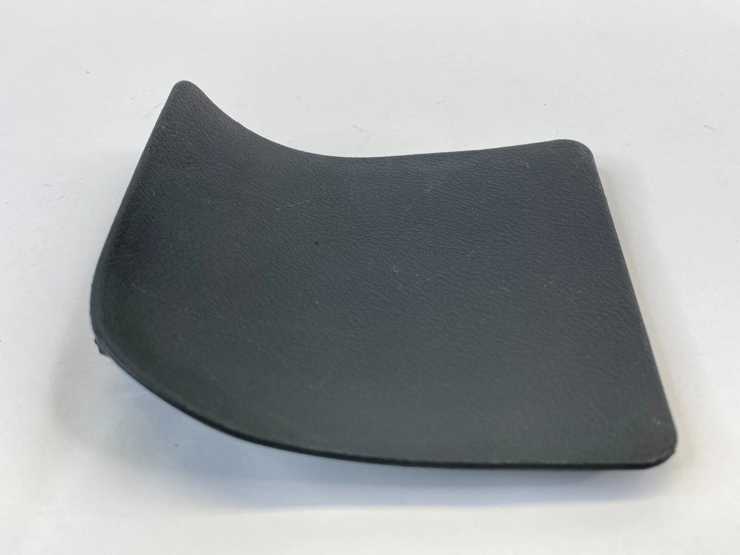 03-05 HONDA ACCORD SEDAN LEFT TAIL LIGHT TAILLIGHT COVER TRIM 84653-SDA-A010-M1