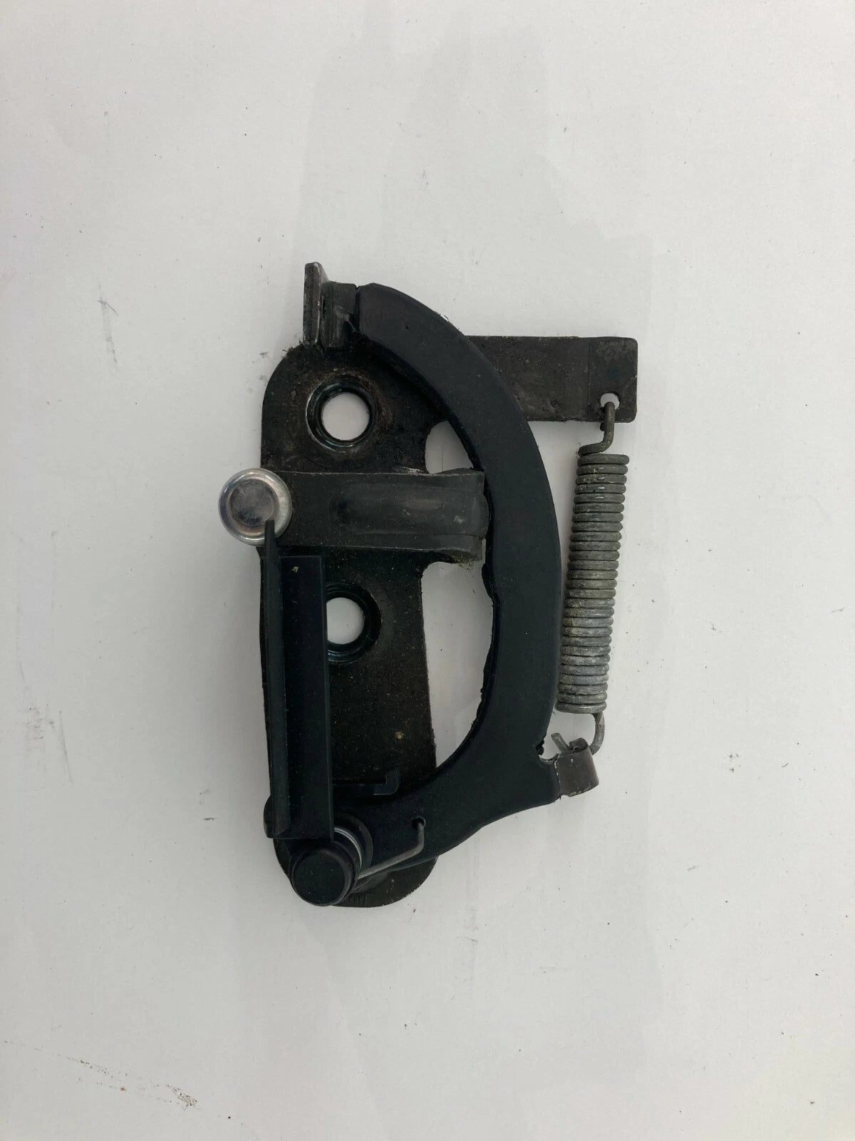 98-10 VW VOLKSWAGEN NEW BEETLE HATCHBACK REAR TRUNK LIFTGATE STRIKER PLATE OEM