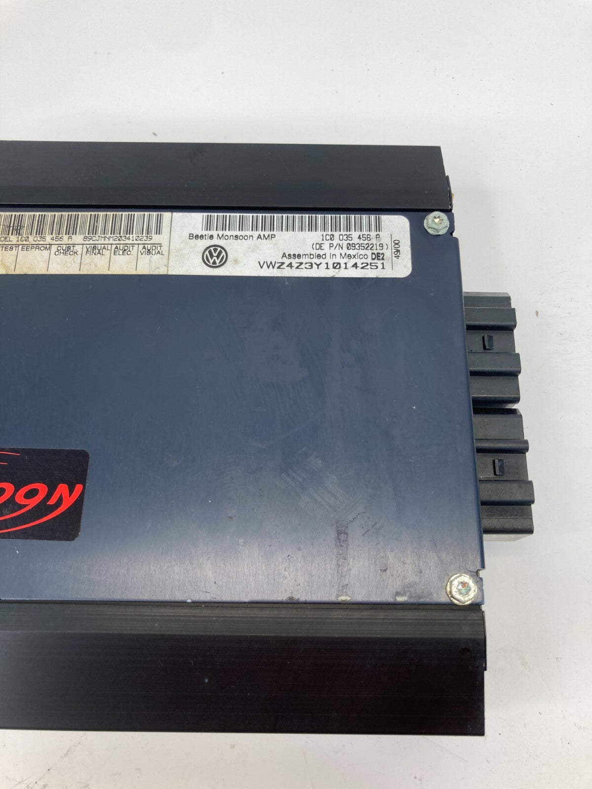 98-10 Volkswagen Beetle Audio Radio Amplifier AMP Equipment Sound 1C0-035-456-P