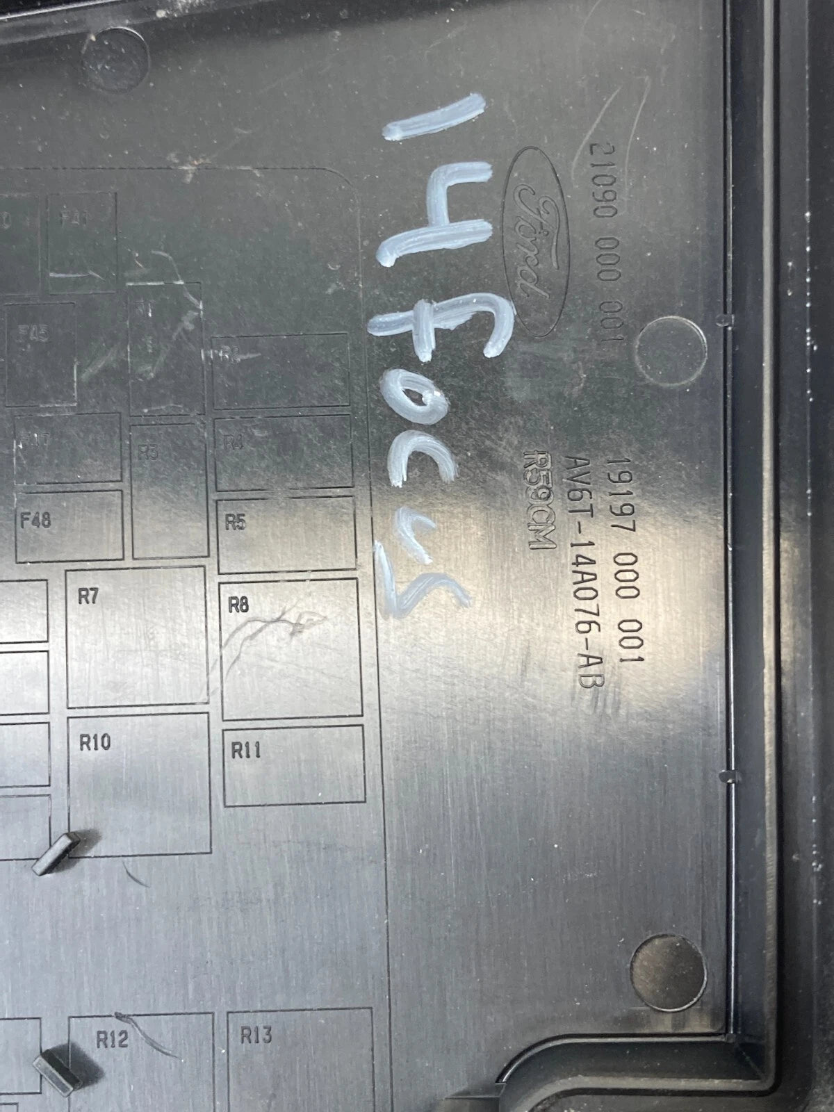 2012-2014 FORD FOCUS 2.0L ENGINE COMPARTMENT FUSE BOX JUNCTION RELAY MODULE OEM