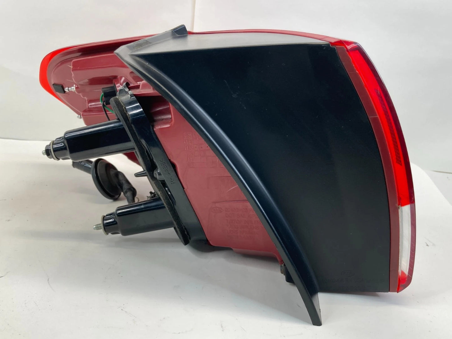 2016-2018 KIA SORENTO REAR RIGHT PASSENGER OUTER TAILLIGHT TAIL LIGHT LAMP OEM