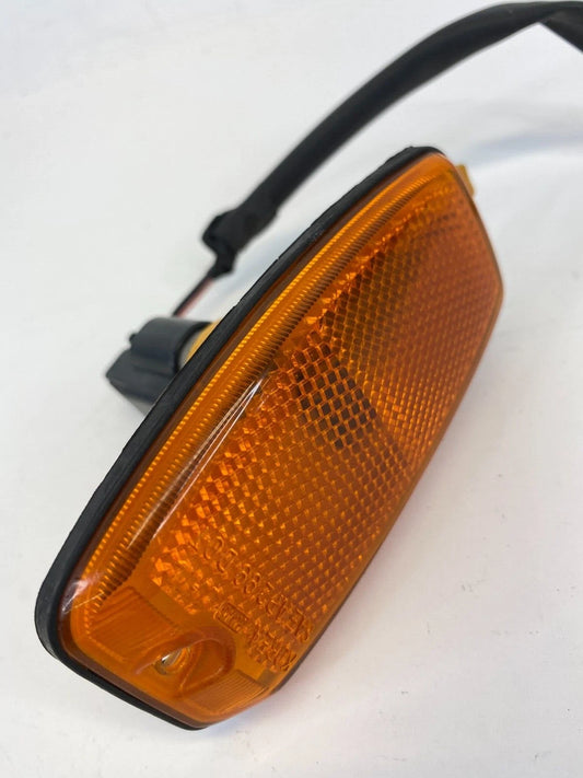2005-2009 HYUNDAI TUCSON FR RIGHT BUMPER MOUNTED SIDE MARKER LIGHT OEM FACTORY