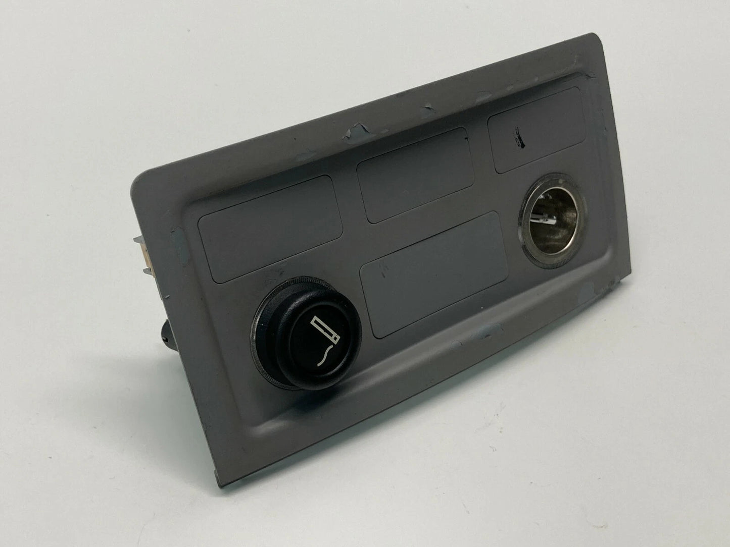 04-07 BMW 525I 530I REAR CENTER CONSOLE CIGARETTE LIGHTER POWER OUTLET 314240100