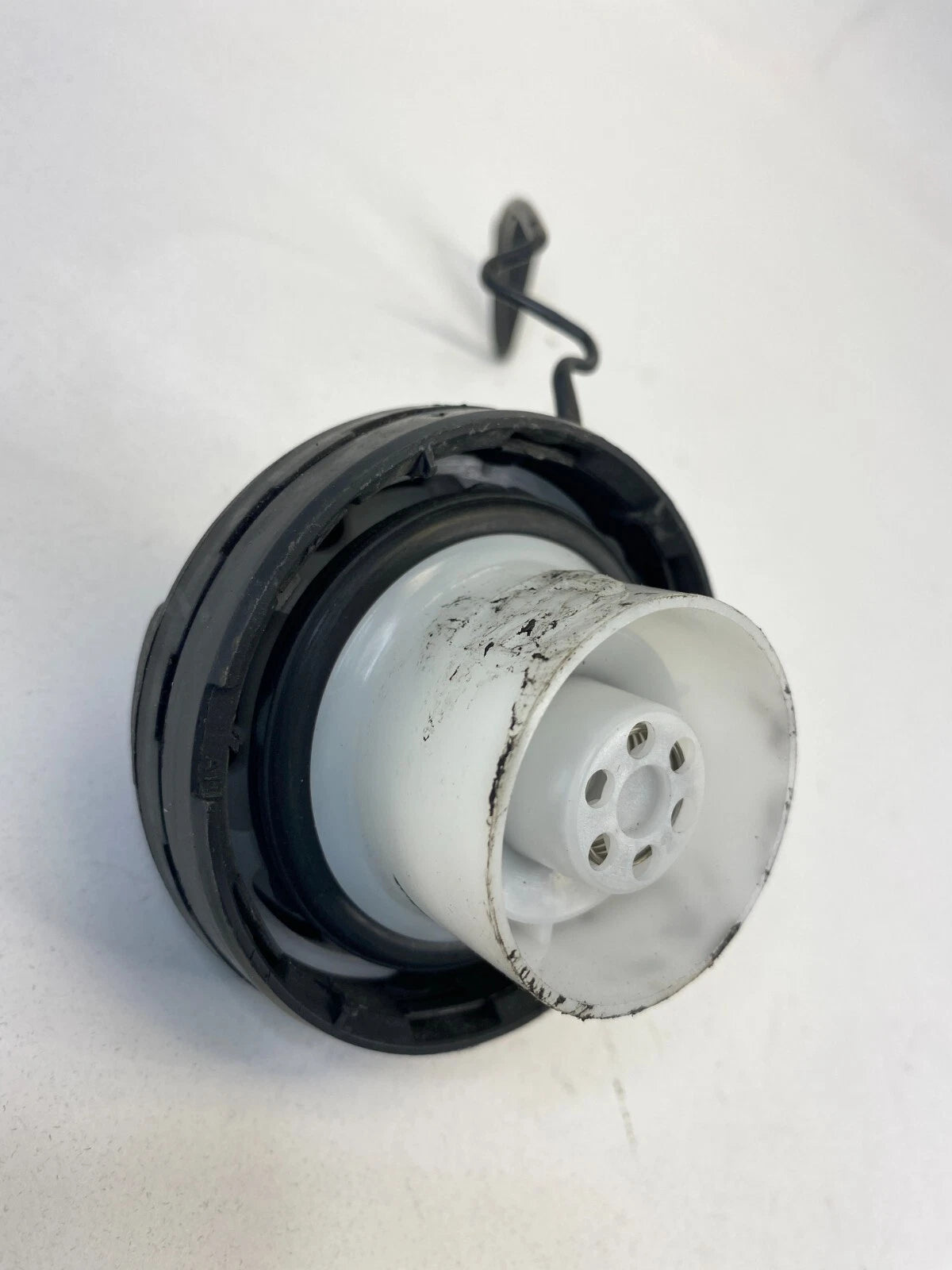 2004-2013 TOYOTA MATRIX HATCHBACK FUEL FILLER GAS TANK LID COVER CAP OEM