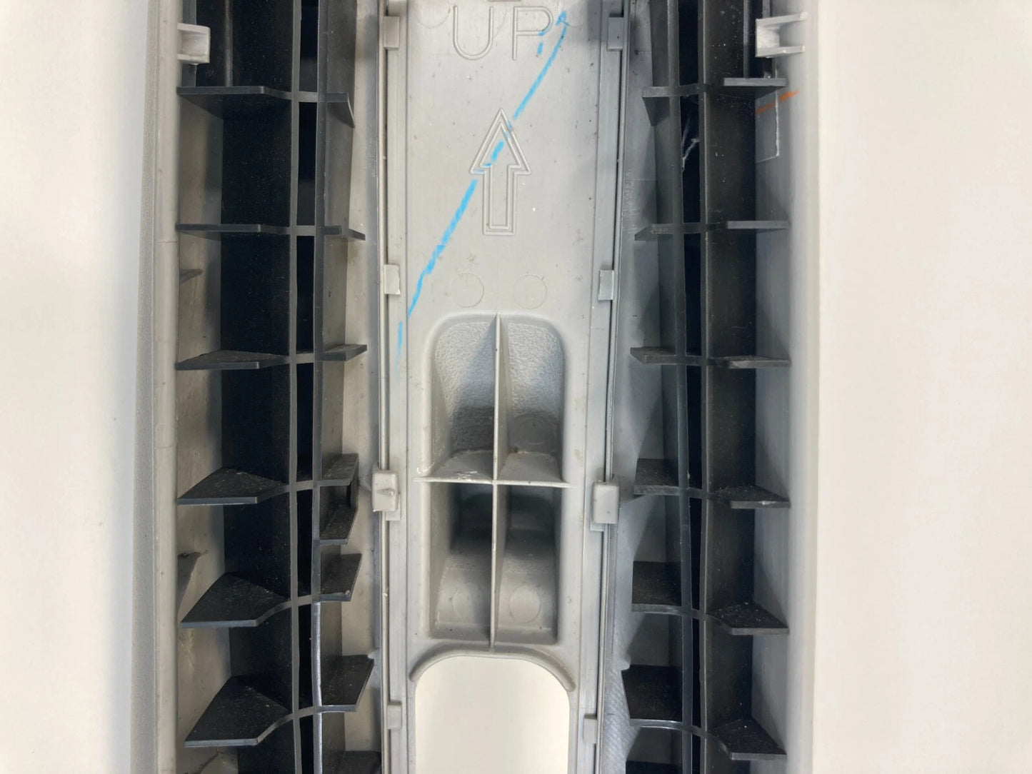 04-07 TOYOTA HIGHLANDER RIGHT CENTER UPPER B PILLAR COVER TRIM 62410-48060 OEM