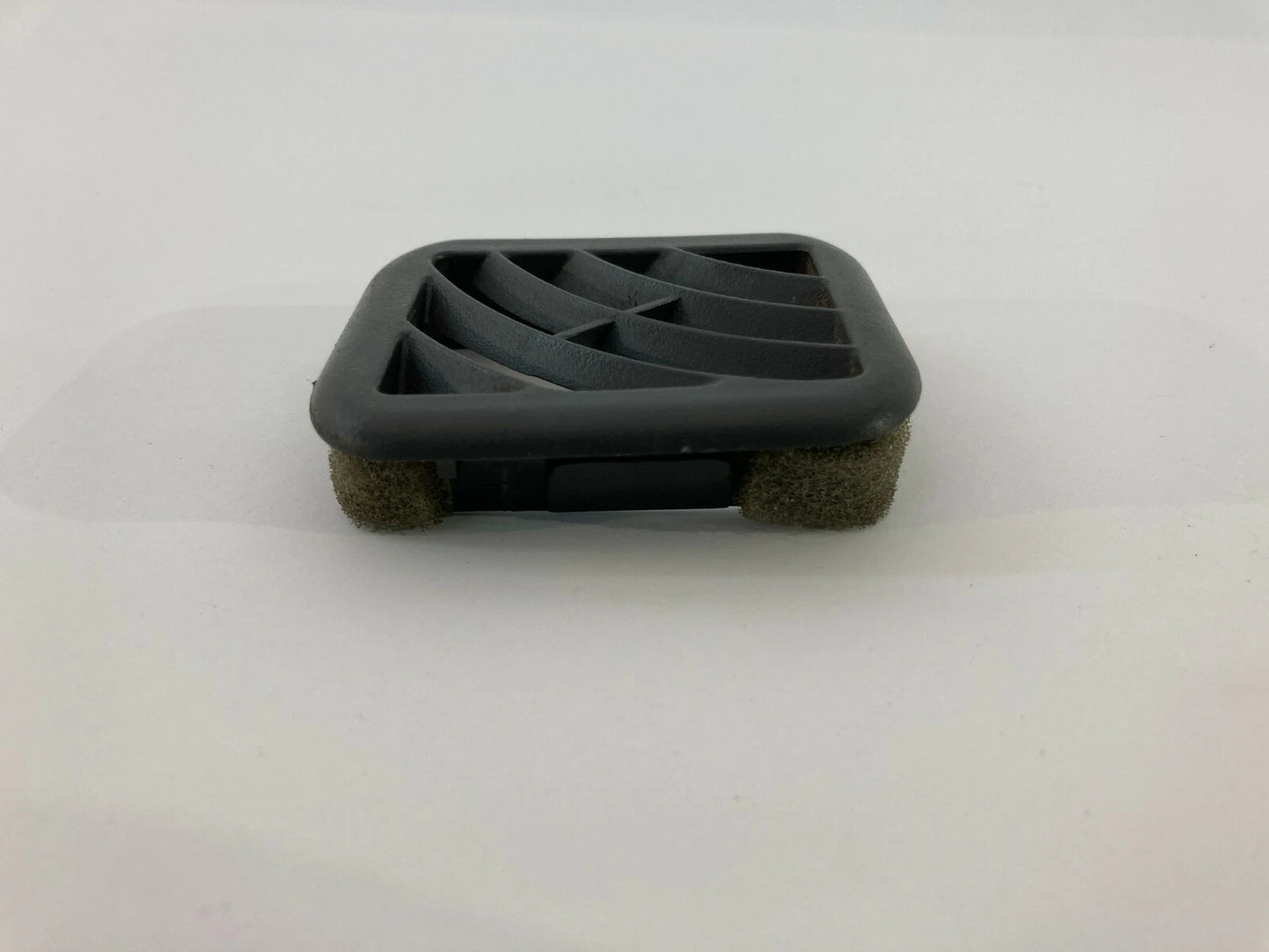 2002 2003 GMC ENVOY XL CENTER CONSOLE AC AIR VENT OUTLET GRILLE COVER BEZEL OEM