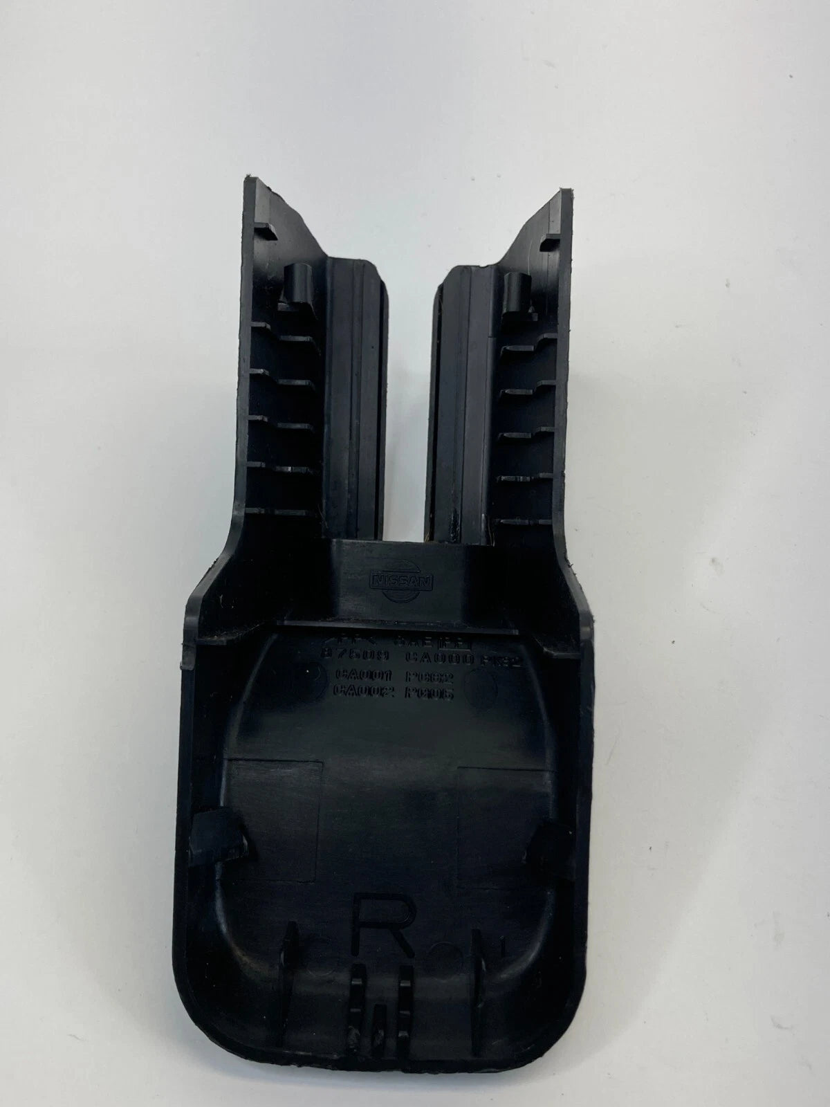 2003-2007 NISSAN MURANO SEAT RIGHT SIDE RAIL TRACK END COVER TRIM 87509-CA000