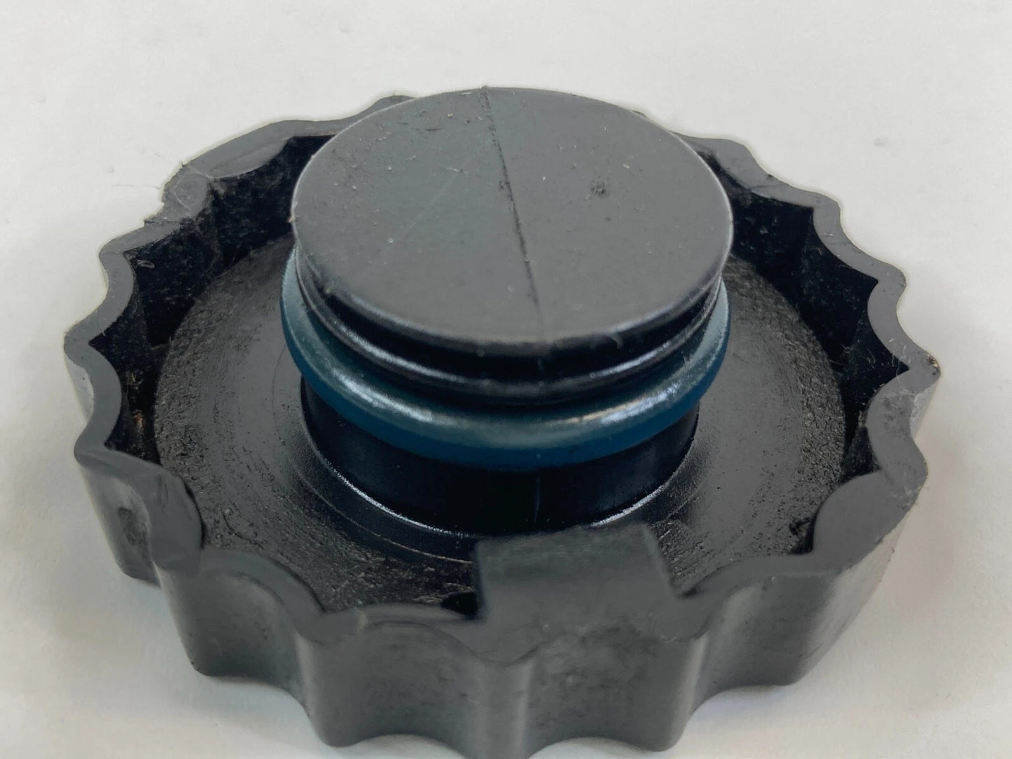 2008-2010 CHRYSLER TOWN & COUNTRY POWER STEERING FLUID RESERVOIR TANK CAP COVER