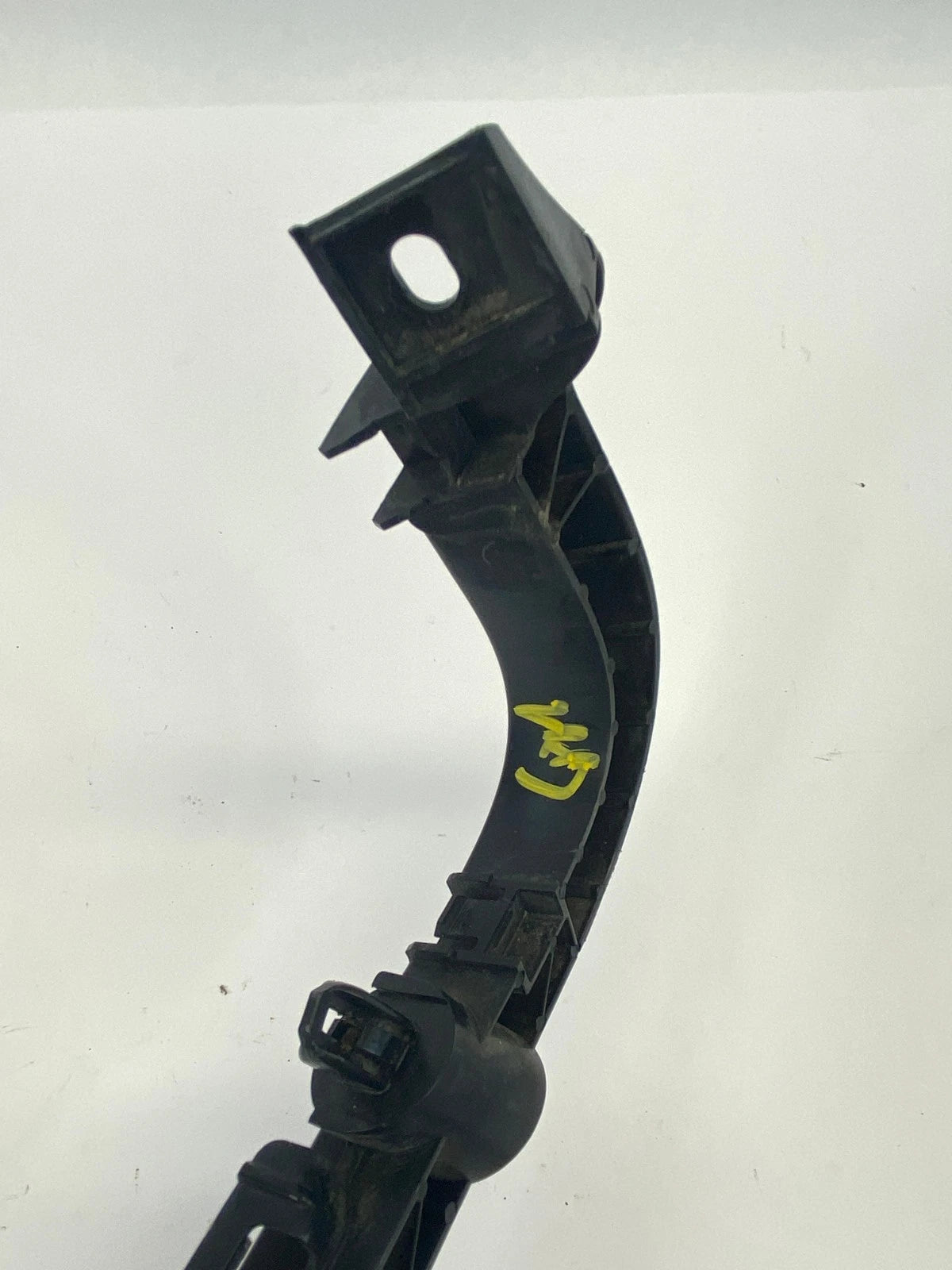 2011-2014 CHRYSLER 200 FRONT BUMPER SUPPORT BRACKET RETAINER RIGHT SIDE CLIP OEM