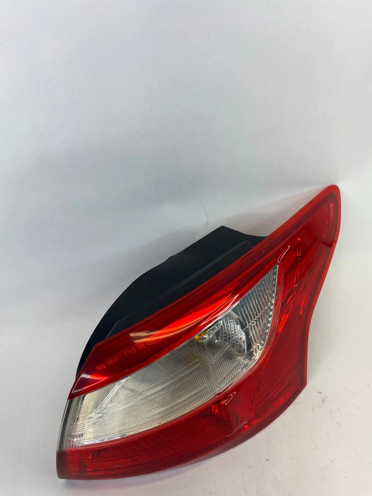 2012 2013 2014 FORD FOCUS SEDAN RIGHT PASSENGER OUTER TAIL LIGHT TAILLAMP OEM