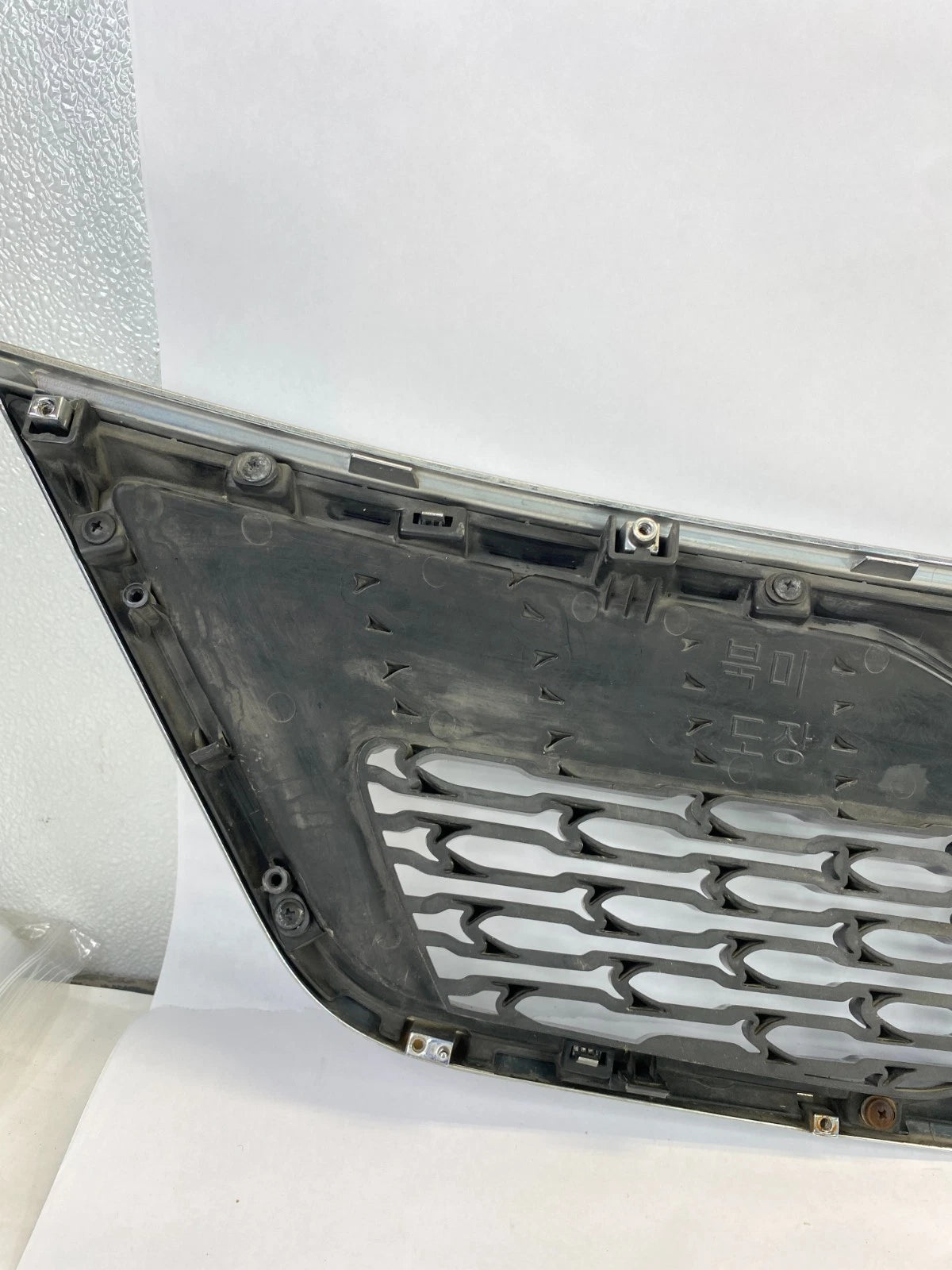 2014 2015 KIA SORENTO FRONT BUMPPER UPPER GRILLE W/ CHROME TRIM 86350-1U500 OEM