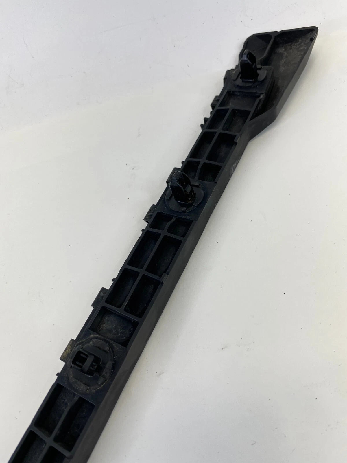 2010-2015 TOYOTA PRIUS REAR RH SIDE BUMPER MOUNTING BRACKET UNIT OEM 52575-47020