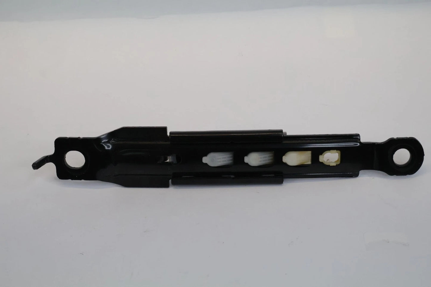 2012-2017 HYUNDAI ACCENT FRONT RIGHT PASSENGER SIDE SEAT BELT HEIGHT ADJUSTER