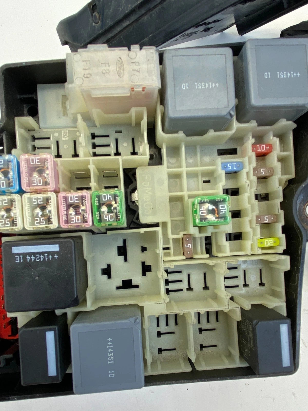 2013-2016 FORD ESCAPE 1.6L ENGINE FUSE BOX BATTERY JUNCTION BOX OEM AV6T14A067AD