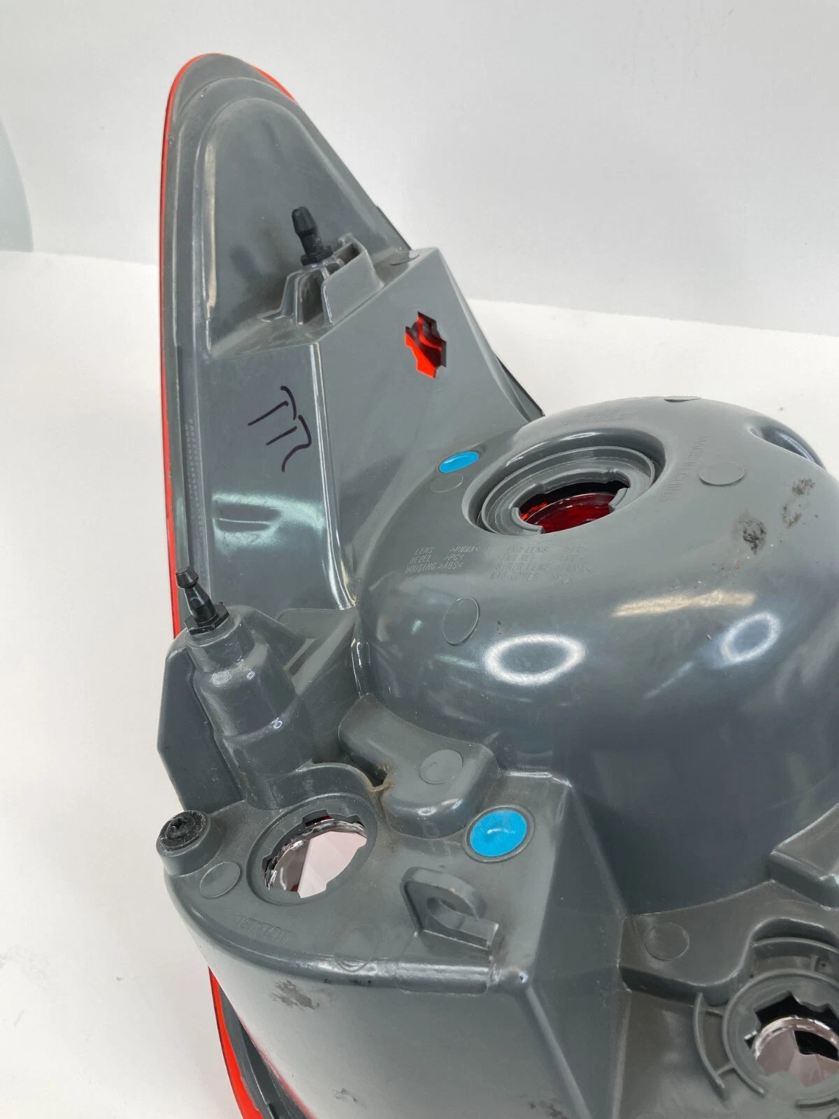 2011-2016 CHEVROLET CRUZE RIGHT PASSENGER OUTER TAIL LIGHT LAMP TAILLIGHT OEM