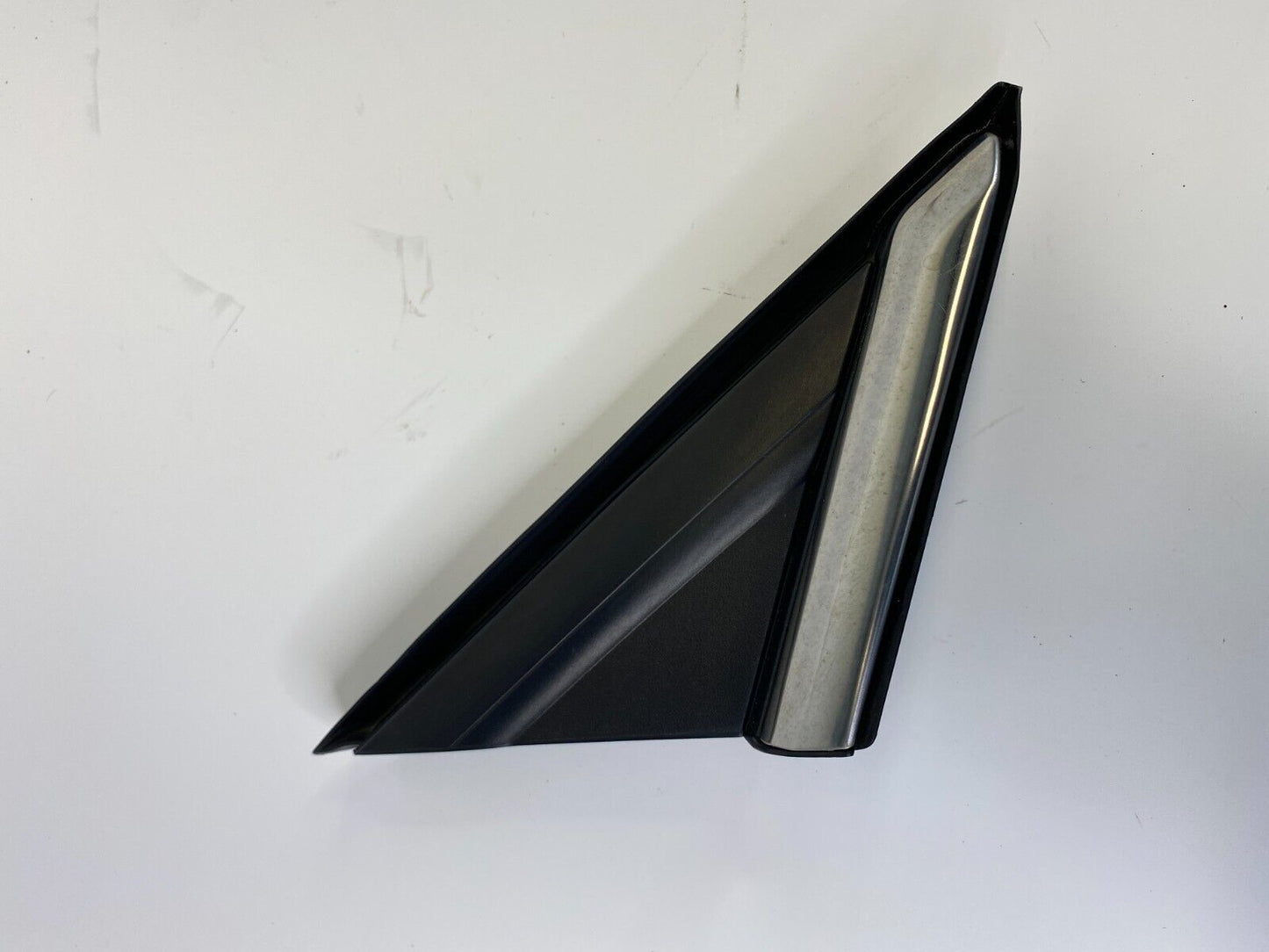 2013-2020 Ford Fusion Front Right Fender A-Pillar Molding Corner Cover