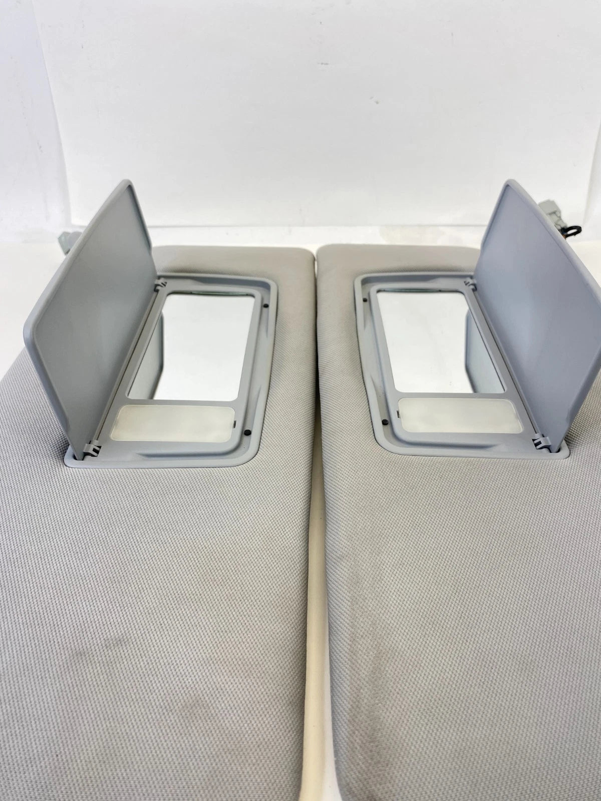 2005-2010 HONDA ODYSSEY DRIVER & PASSENGER SIDE SUN VISOR SUNVISOR PAIR SET OEM
