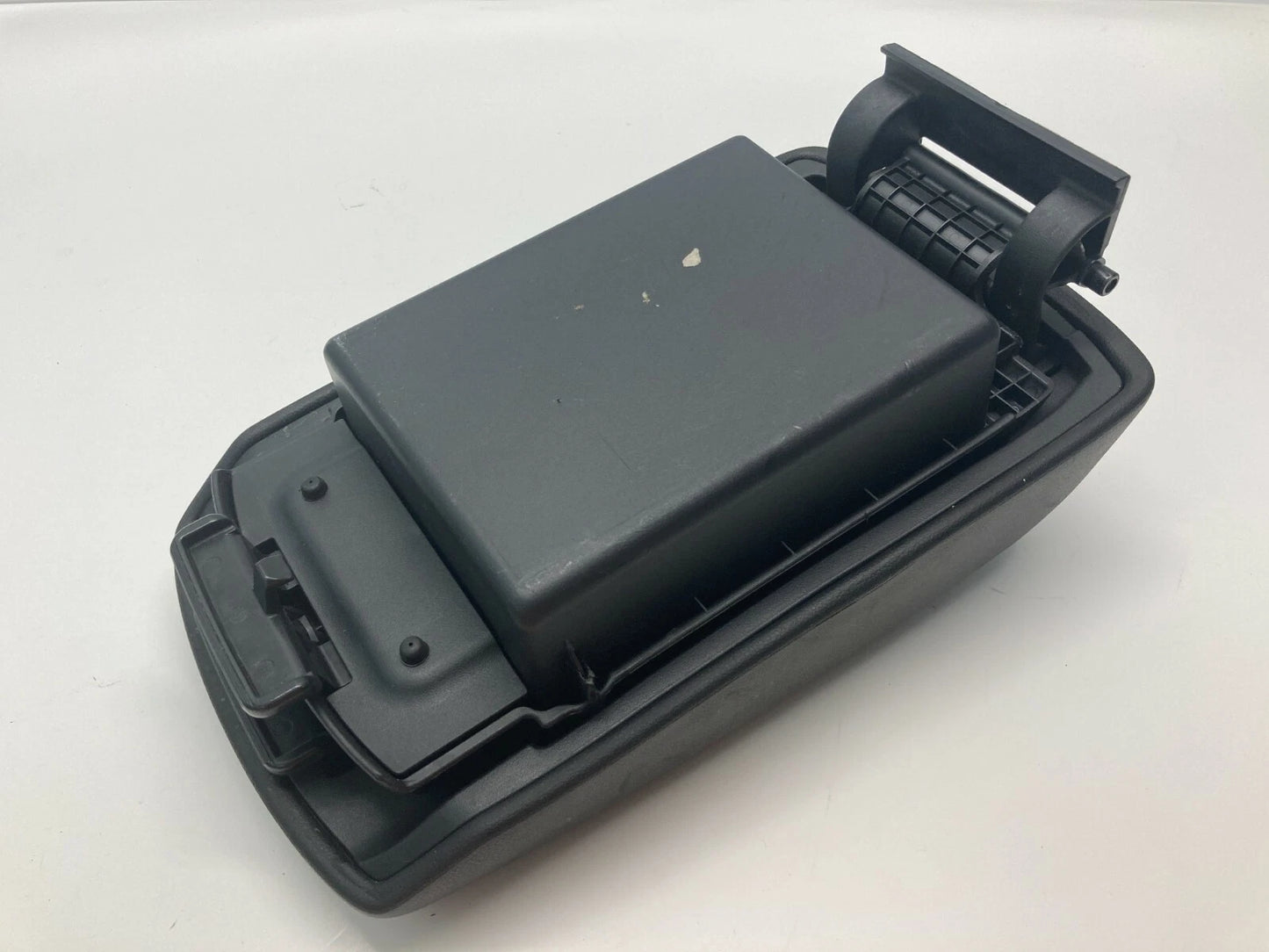 2004 2005 2006 MAZDA 3 CENTER CONSOLE ARMREST LID COVER ARM REST STORAGE OEM