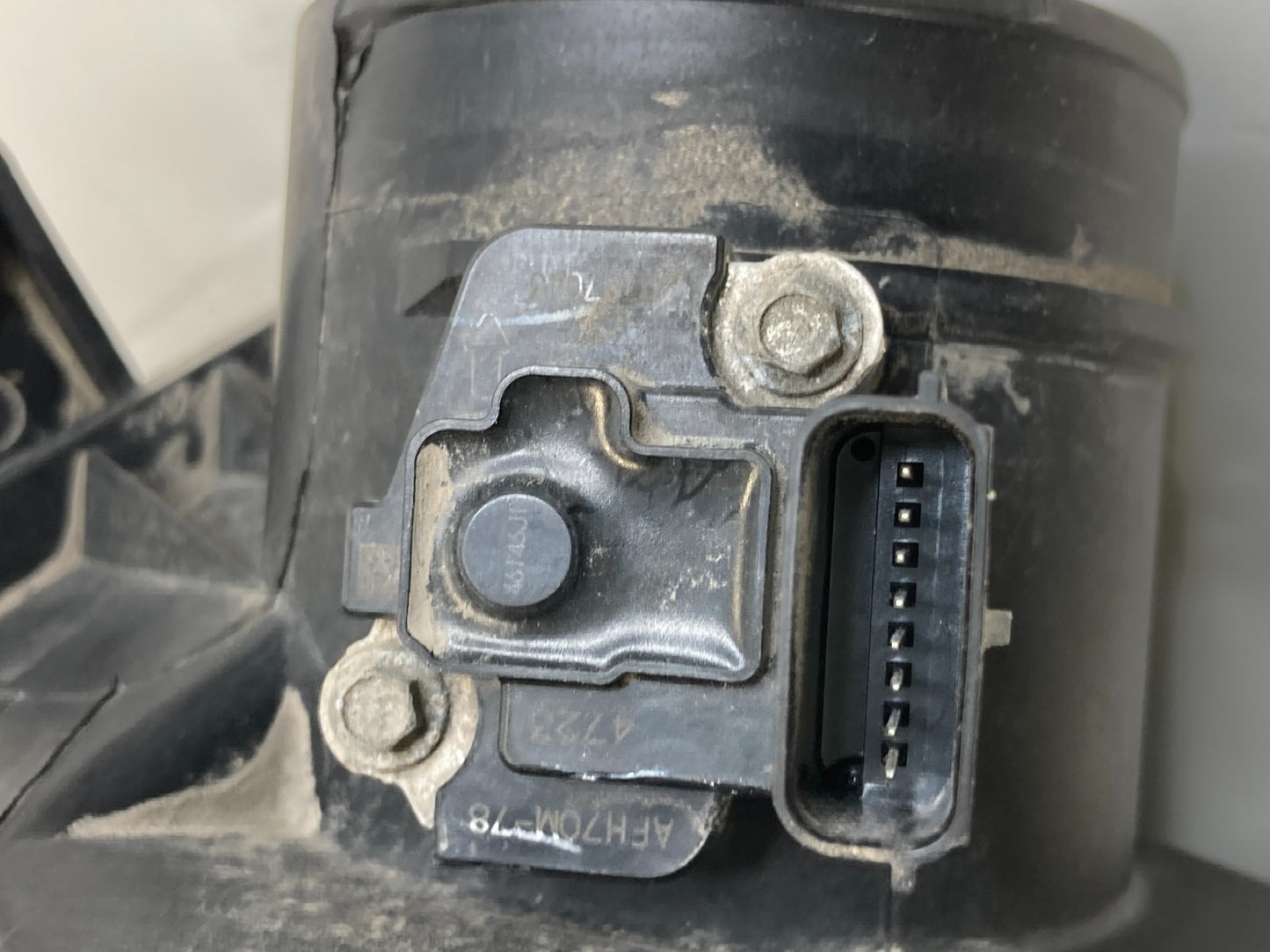 2012-2015 Chevy Equinox 12-17 GMC Terrain 2.4 Air Box Intake Cleaner Box Assy