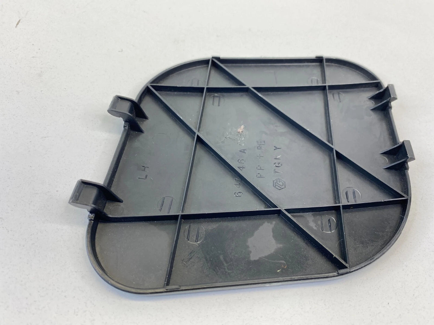2000-2002 TOYOTA AVALON REAR LEFT SIDE LAMP COVER ACCESS TRIM PANEL 64746-AC010