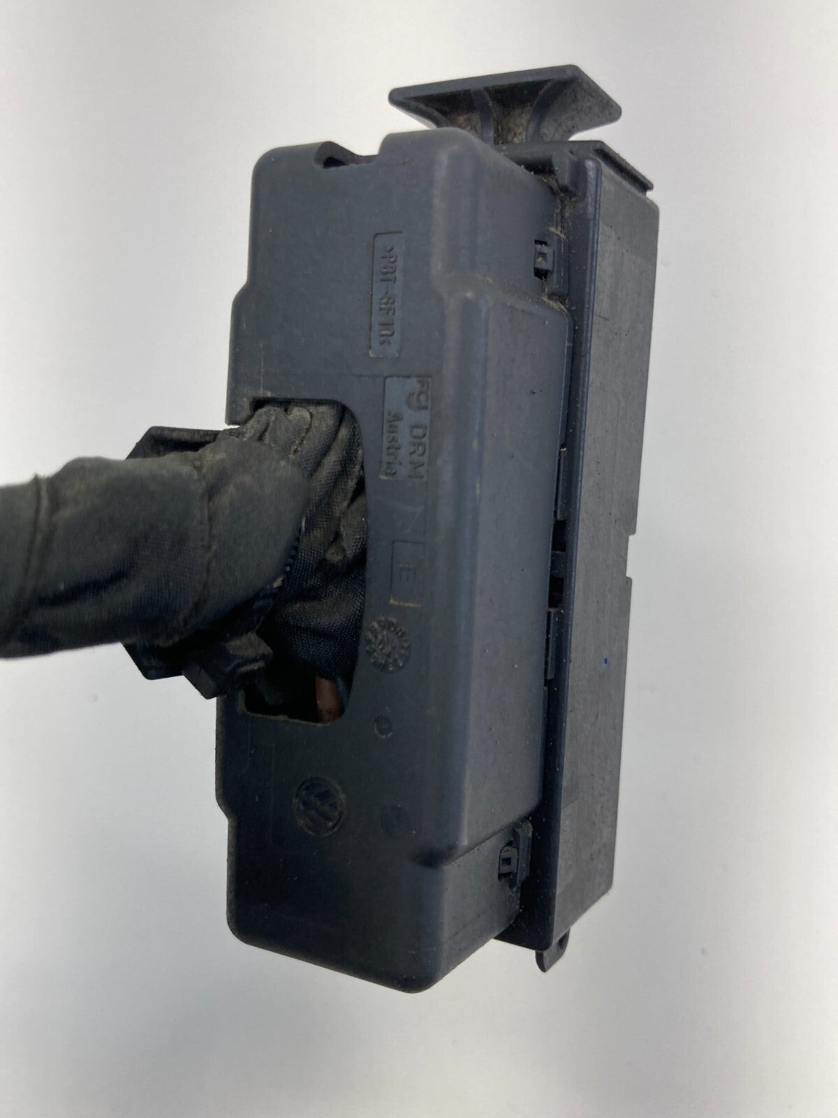 2011-2014 Volkswagen Touareg A/T 4WD ABS Anti Lock Brake Pump Plug Connector OEM