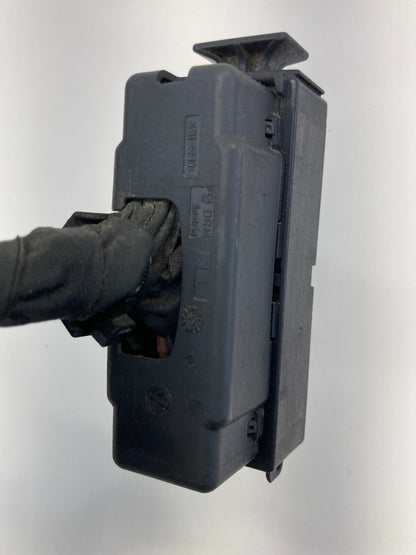 2011-2014 Volkswagen Touareg A/T 4WD ABS Anti Lock Brake Pump Plug Connector OEM