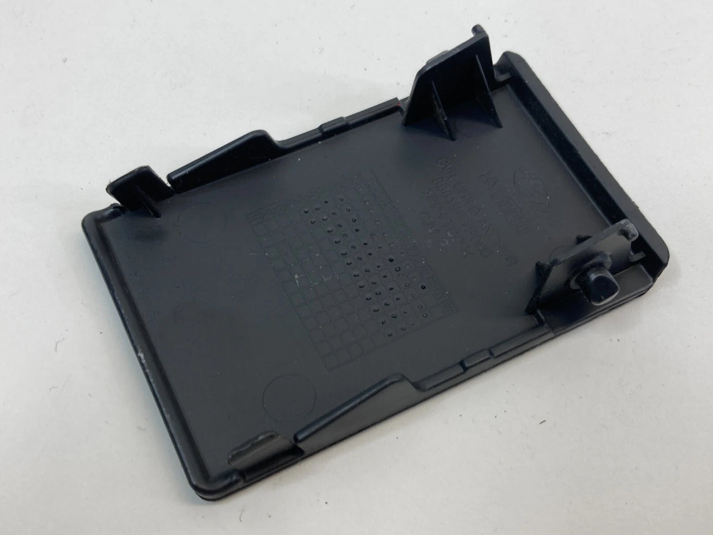 2012-2017 HYUNDAI ACCENT REAR SEAT CHILD SAFETY ANCHOR HOOK COVER TRIM BEZEL OEM