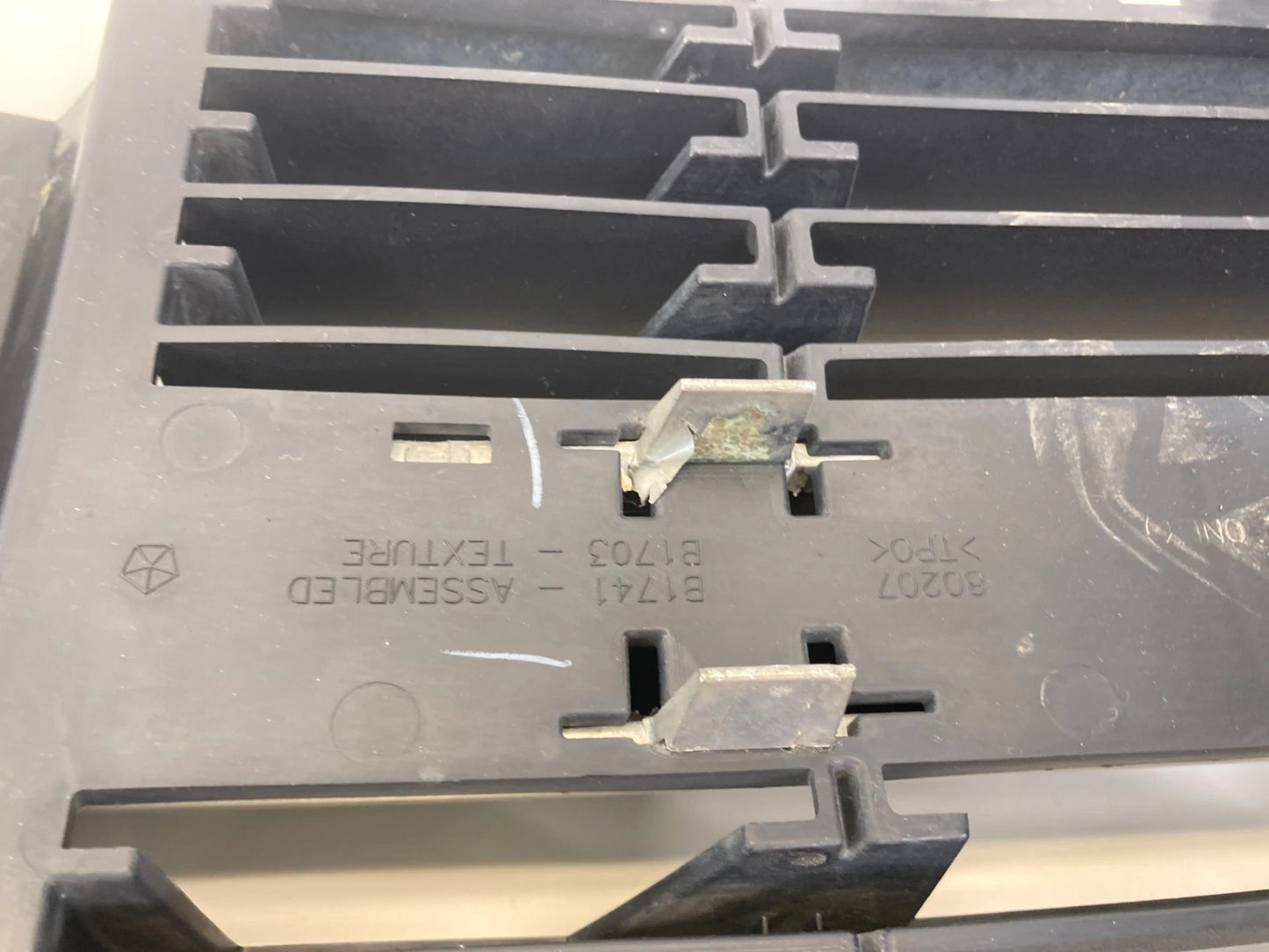 2006 07 08 09 2010 DODGE CHARGER FRONT UPPER GRILLE GRILL OEM