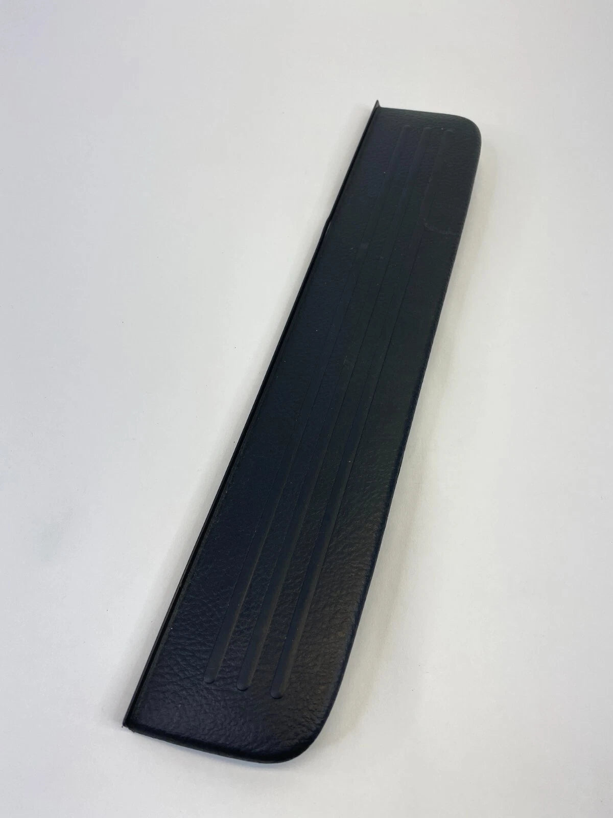2004-2009 TOYOTA PRIUS REAR LEFT DOOR SILL SCUFF STRIP TRIM PLATE 67915-47020