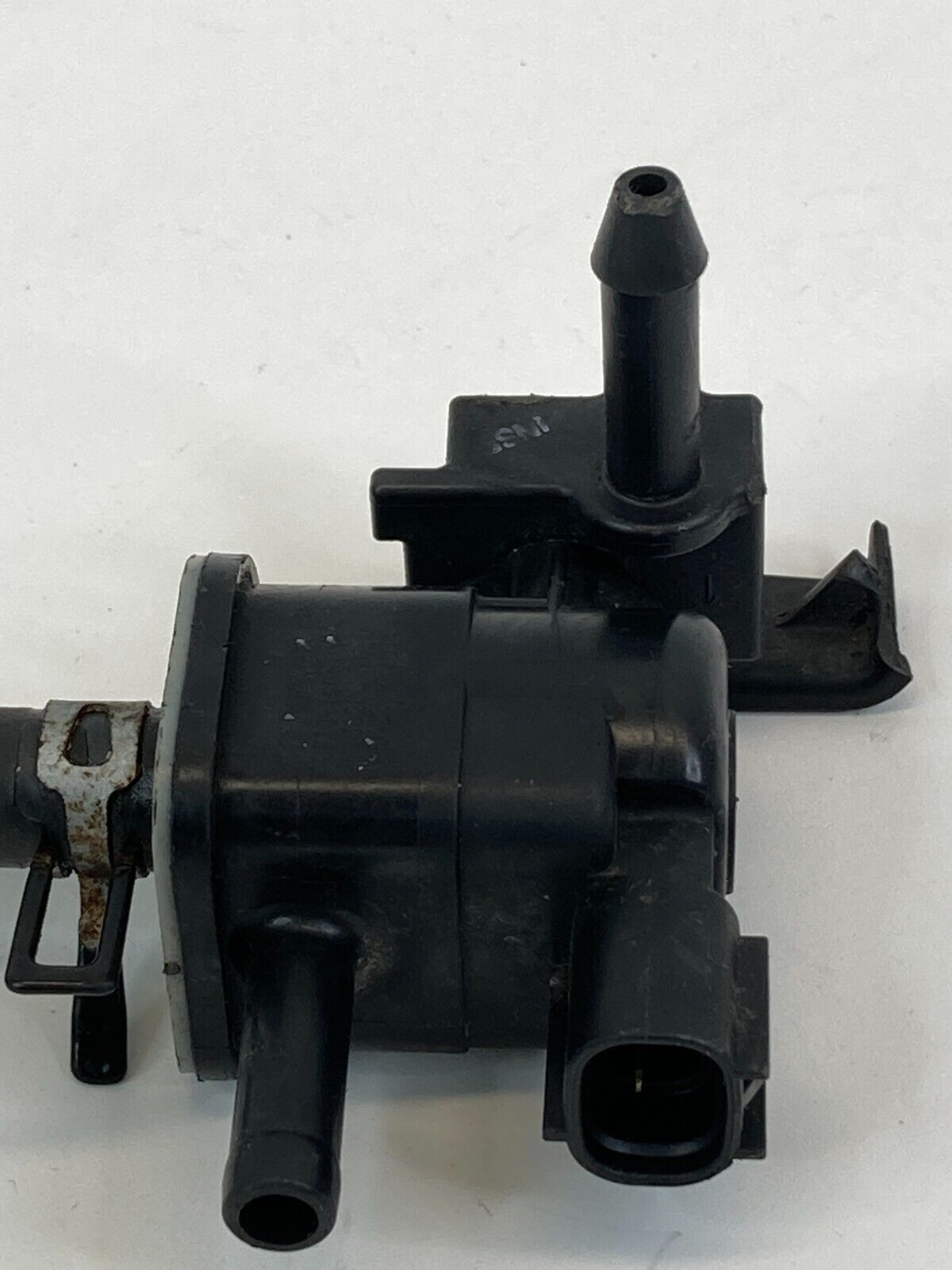 2009 2010 Toyota Matrix Vapor Canister Purge Solenoid Valve Switch OEM