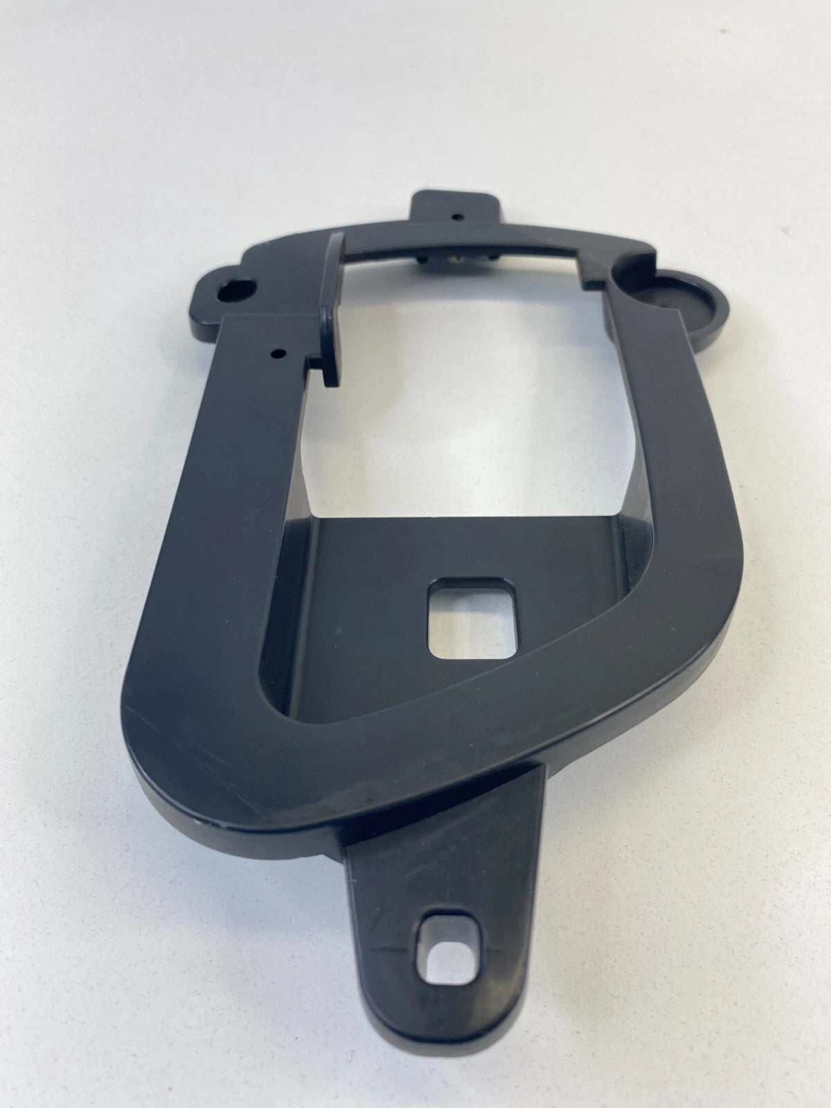 2007 2008 Mitsubishi Outlander Front Right Interior Door Handle Bezel SPC01650