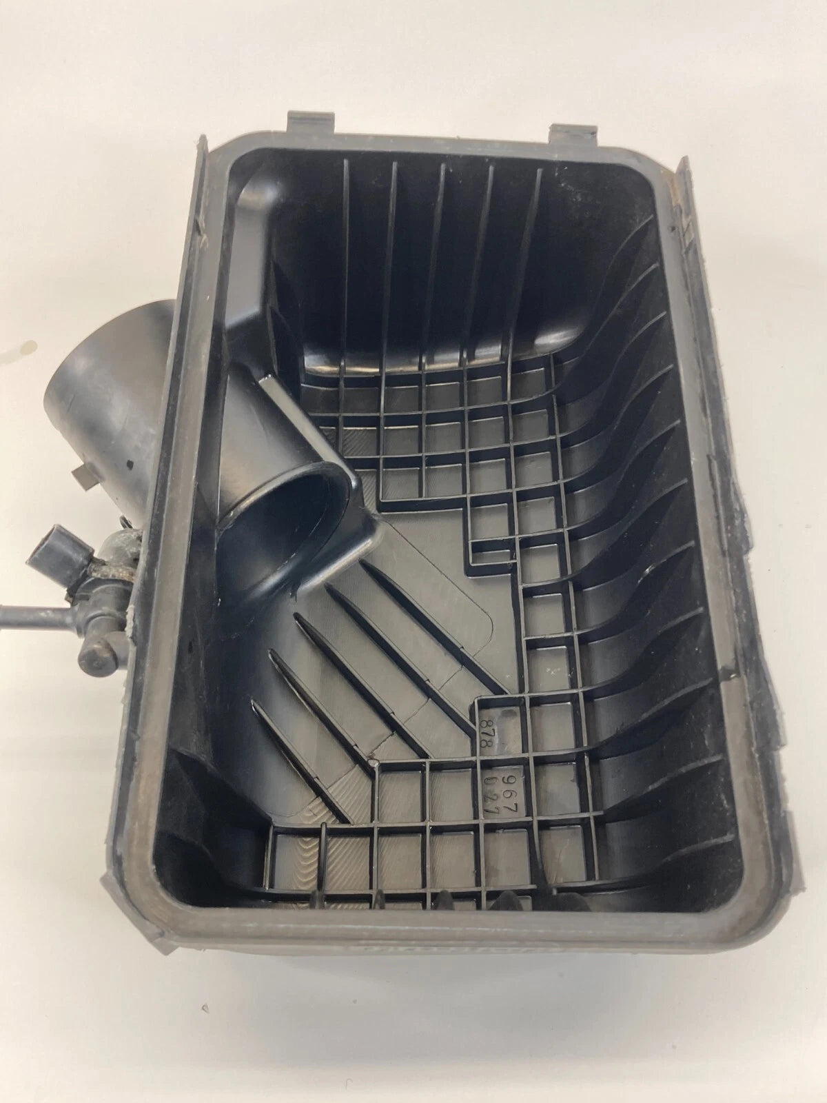 2001-2003 LEXUS RX300 3.0L AIR INTAKE CLEANER BOX HOUSING UPPER 22204-21010 OEM