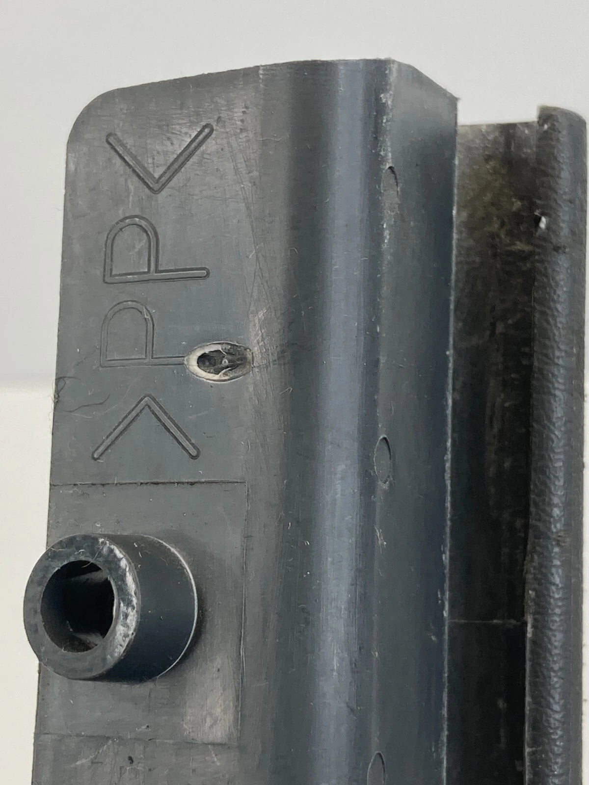 98-04 MITSUBISHI MONTERO SPORT TAILGATE LIFTGATE INSIDE PULL HANDLE MR456440 OEM