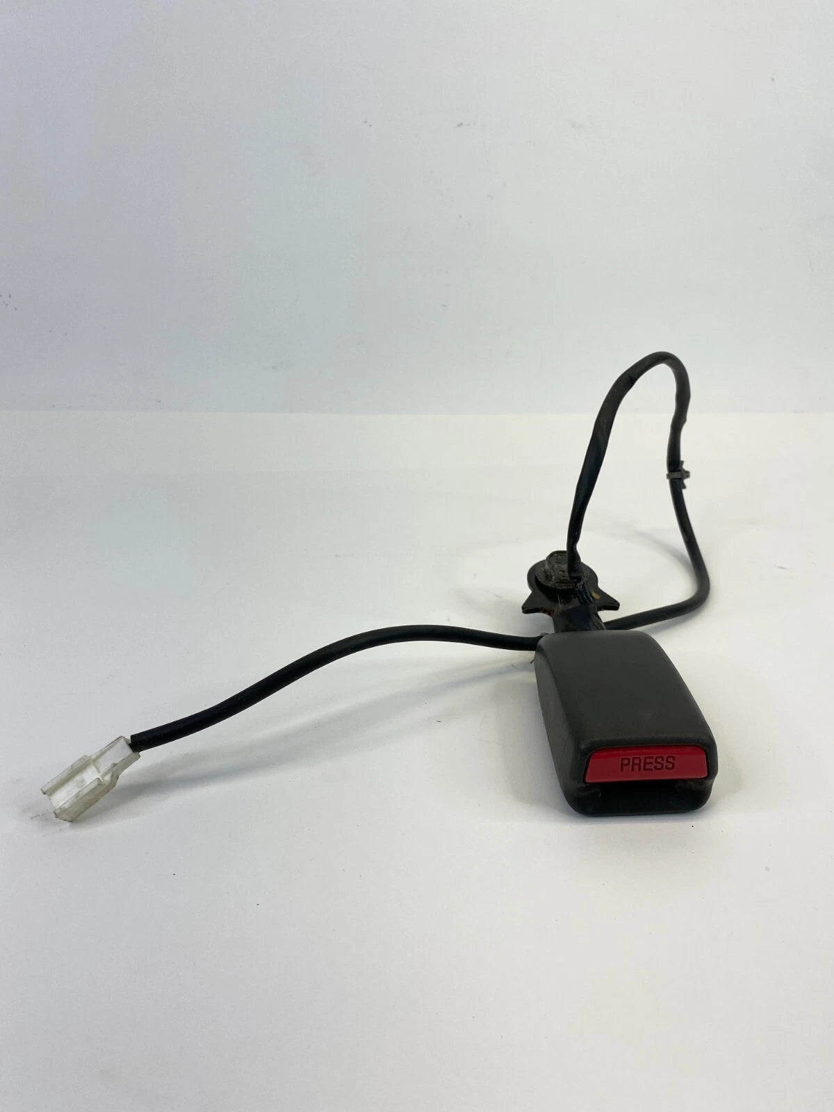 2005-2010 NISSAN XTERRA FRONT RIGHT PASSENGER SEATBELT BUCKLE RECEIVER BLACK OEM