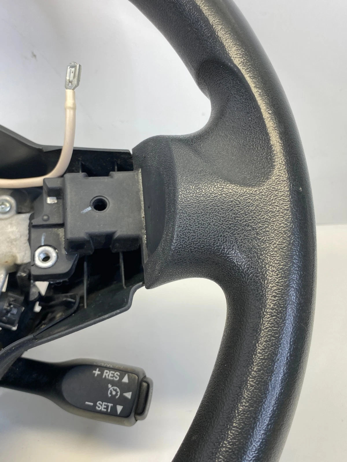 2006-2012 TOYOTA YARIS STEERING WHEEL WITH CRUISE CONTROL SWITCH OEM GS120-02460