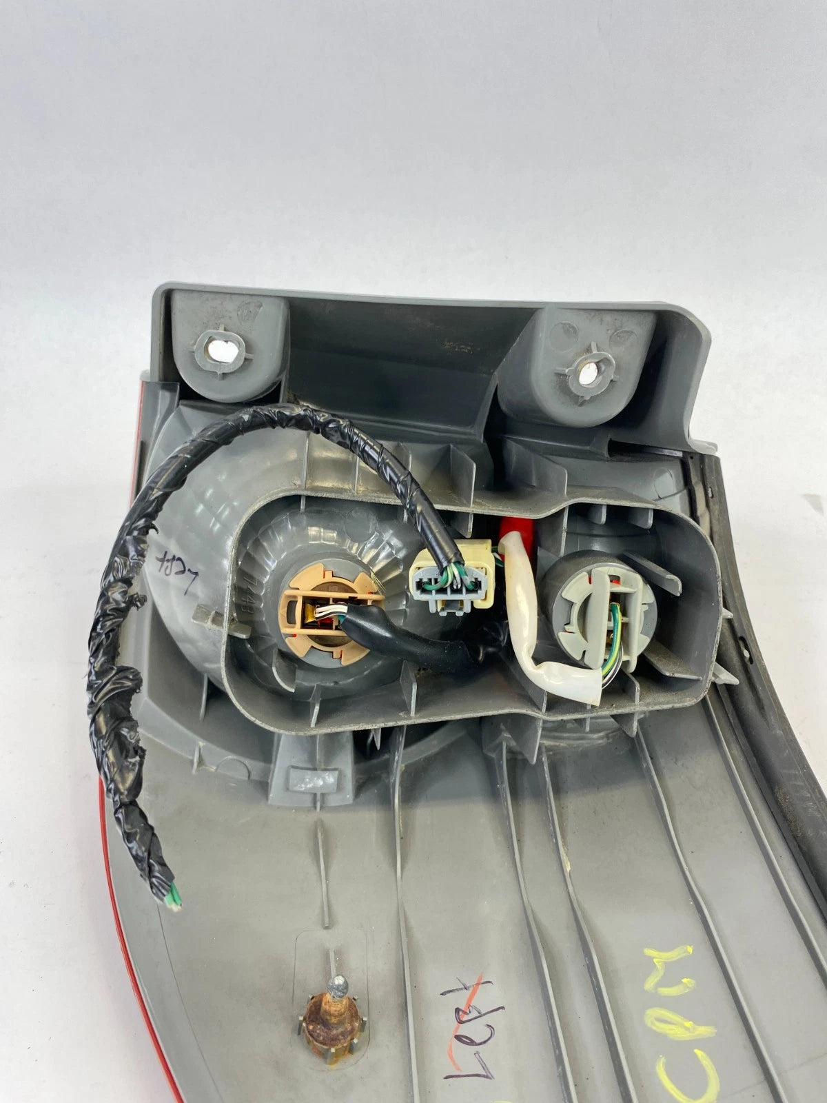 2006-2010 TOYOTA SIENNA LEFT DRIVER SIDE OUTER TAIL LIGHT LAMP TAILLIGHT OEM