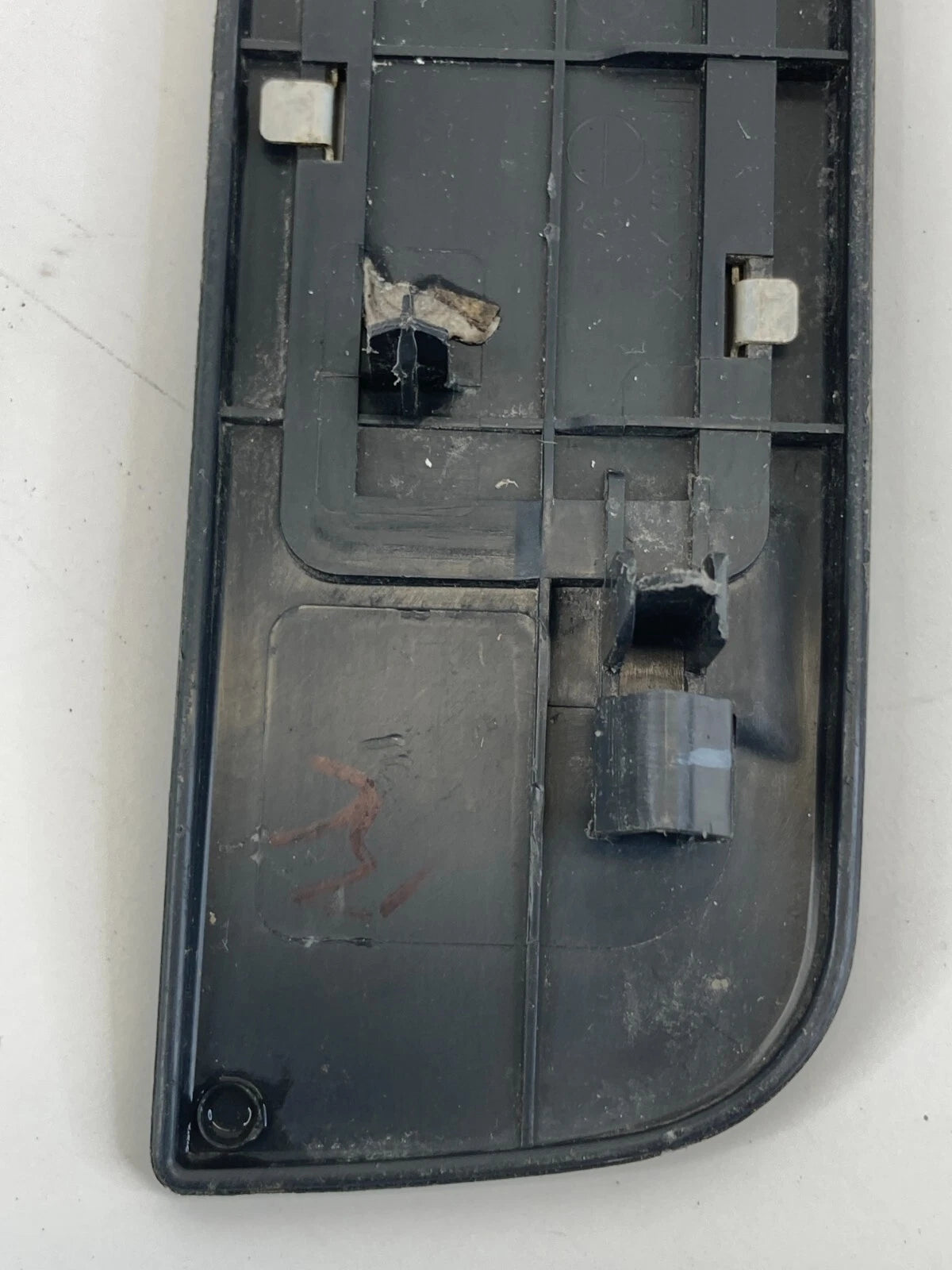 07-12 NISSAN VERSA REAR LEFT SIDE DOOR STEP KICKING SCUFF SILL PLATE 769B3-EM00A