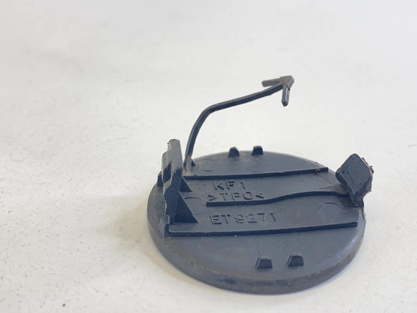 2010 2011 2012 HYUNDAI SANTA FE REAR BUMPER TOW HOOK EYE CAP COVER LID OEM