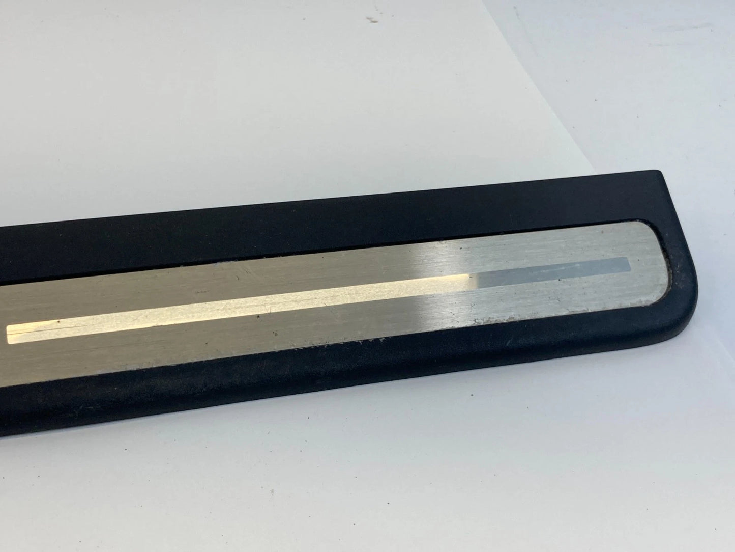 2009-2013 INFINITI G37 SEDAN FRONT RIGHT SIDE DOOR SILL SCUFF PLATE 769B0-JK600