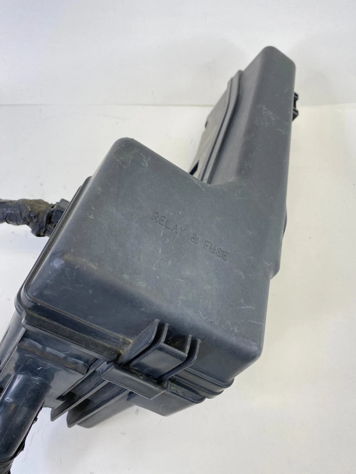 2002 2003 2004 TOYOTA AVALON ENGINE COMPARTMENT FUSE BOX RELAY JUNCTION BLOCK